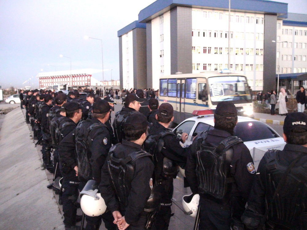 Kars Kafkas Üniversitesi&rsquo;nde Çatışma | Kaos GL - LGBTİ+ Haber Portalı Haber